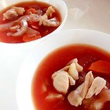 鶏もも肉と赤玉ねぎとにんじんの　トマトスープ